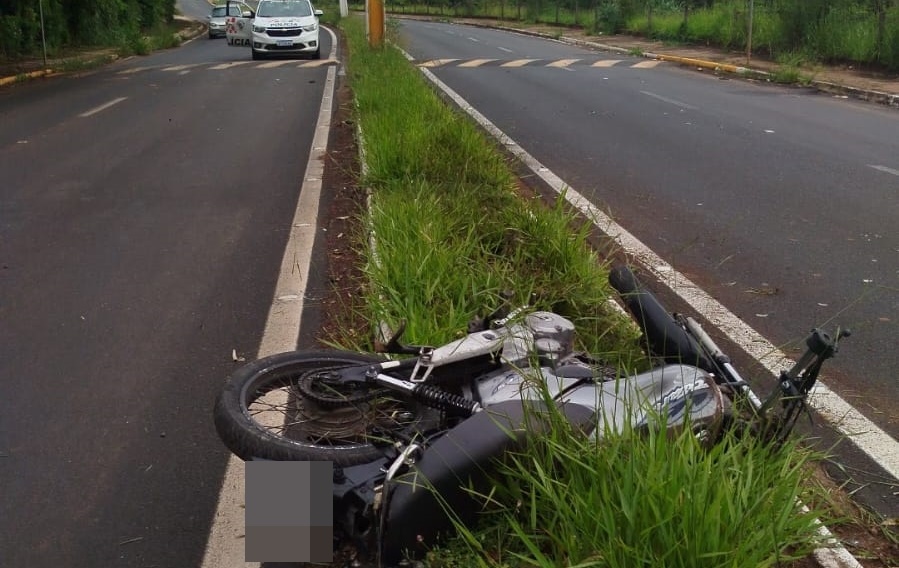 Jovem morre após bater motocicleta contra poste em Porto Ferreira