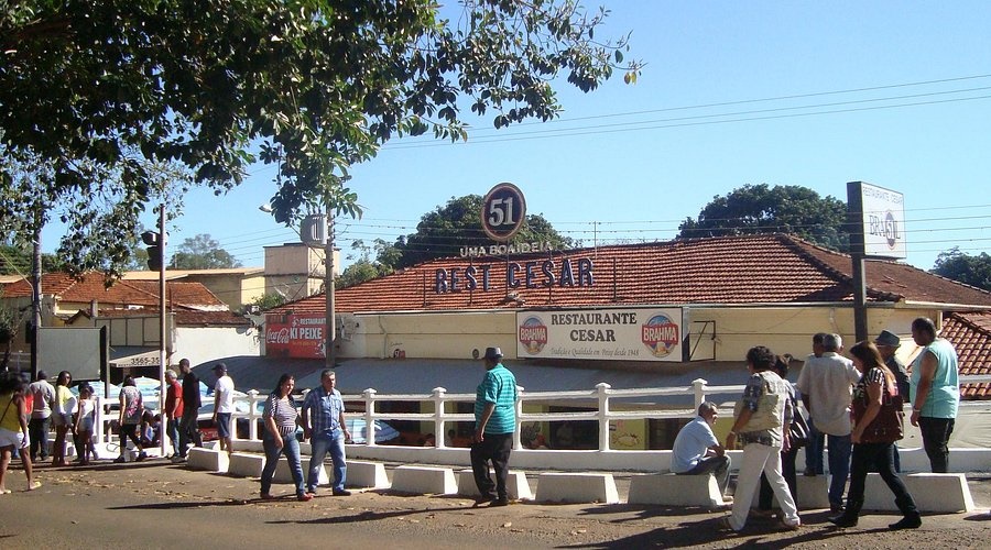Região:  Justiça determina saída de restaurantes de área pública em Cachoeira de Emas