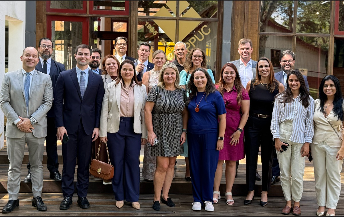 Santa Rita do Passa Quatro marca presença em fórum nacional de procuradores em Curitiba