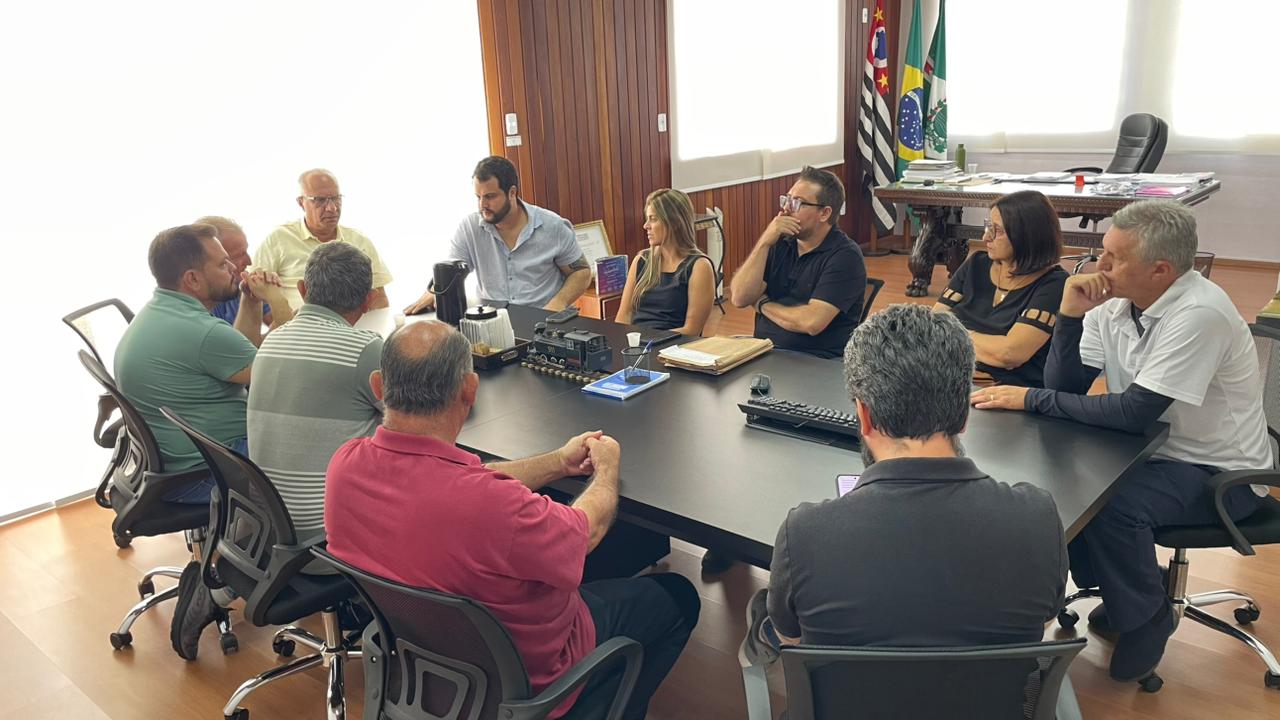 Vereadores se reúnem com prefeito para esclarecer compras e licitações em Santa Rita do Passa Quatro