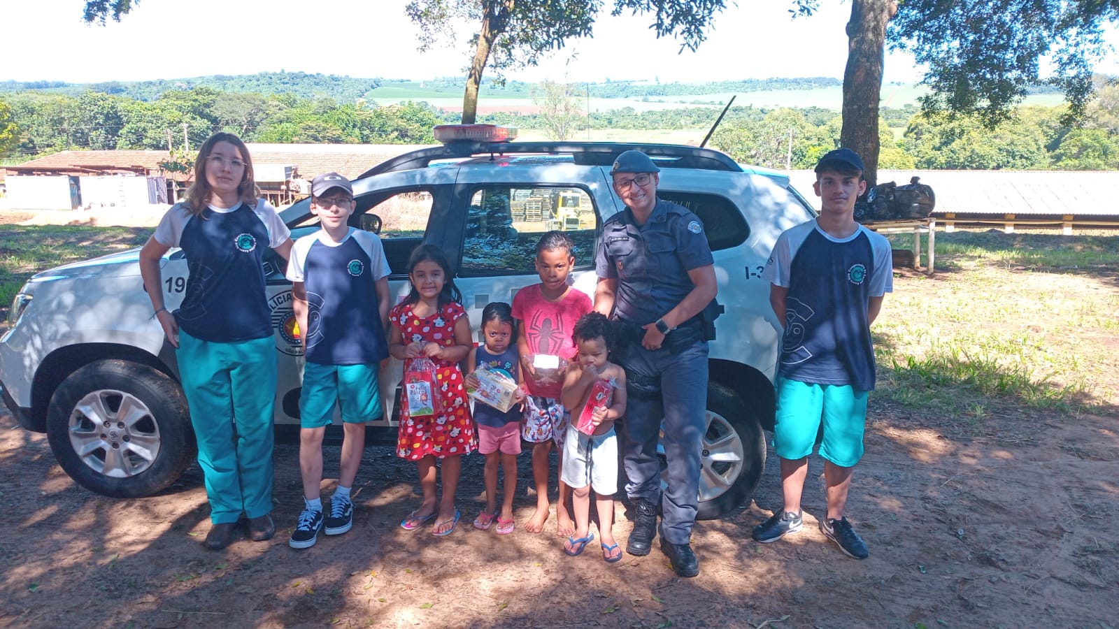 Polícia Militar realiza ação solidária de Páscoa e distribui chocolates em Santa Rita